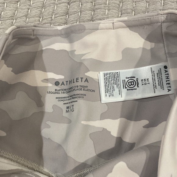 Final sale!! NWT Athleta Elation 7/8 Tights. - Picture 3 of 5